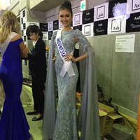 Gaun ini ada dalam koleksi Ivan berjudul Thallasa: Mother of Sea. Lewat Instagram sang desainer, terungkap bila gaun Kevin Lilliana dengan warna ice blue tersebut mendapat inspirasinya dari keindahan laut Indonesia. Foto: Instagram