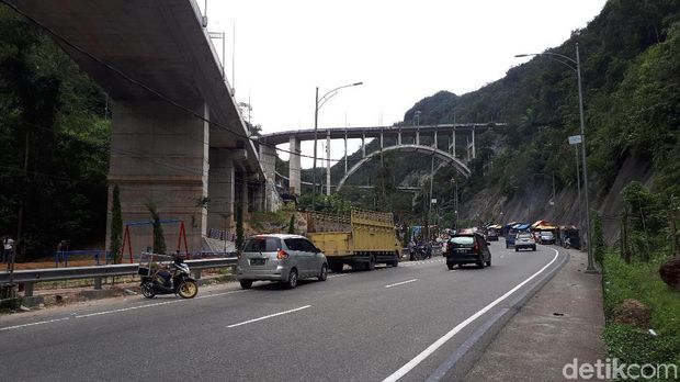 Panorama Kelok 9 dari bawah (Chaidir/detikTravel)