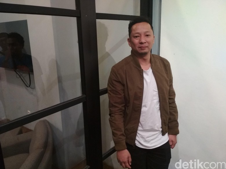 Beradegan Intim dengan Ayushita dan Adinia, Ringgo Sudah Lapor Istri Beradegan Intim dengan Ayushita dan Adinia, Ringgo Sudah Lapor Istri