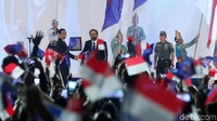 Jokowi menerima piagam dukungan dari NasDem.