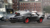 Kreasi Click Mechanic yang mengawinkan i8 dan Charger hasilnya adalah sebuah mobil dengan blower di kap mesin dan mesin V8. Ada nuansa krom di lingkaran roda dan bemper depan yang dipadukan dengan warna bodi hitam matte. Istimewa/ClickMechanic.
