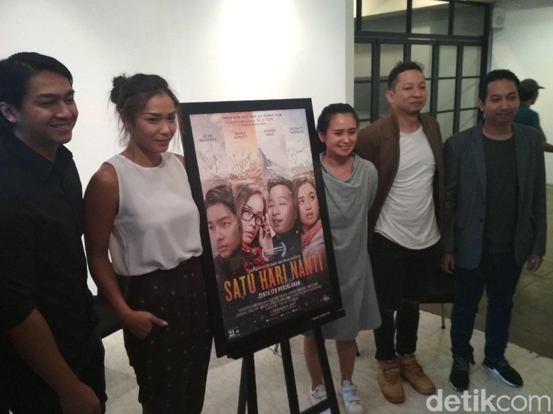 Kisah Percintaan Bebas Satu Hari Nanti Perselingkuhan dan Kejujuran Kisah Percintaan Bebas Satu Hari Nanti Perselingkuhan dan Kejujuran