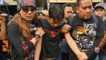 Terus Menunduk, Ini Potret Pelaku Kasus Mayat di Kampung Rambutan