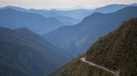 Inilah Yungas di Bolivia, Amerika Latin yang dijuluki Read of Road alias jalan paling mematikan. Lihat saja fotonya, pasti kamu deg-degan! (Feliipe Abreu/BBC)