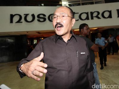 Kuasa Hukum Setya Novanto Sambangi DPR