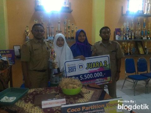 Pelajar Ini Ubah Sabut Kelapa Jadi Lantai Partisi/