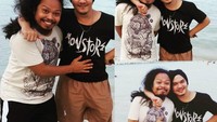 Payung Teduh berdiri pada tahun 2007, lahir dari dua orang sahabat yang berprofesi sebagai pemusik di Teater Pagupon, yakni Is (vokal/gitar) dan Comi (bass). Foto keduanya ini menunjukkan ada di sebuah pantai namun Is tak menyebutkan lokasinya di mana (Dok. pusakata/Instagram)