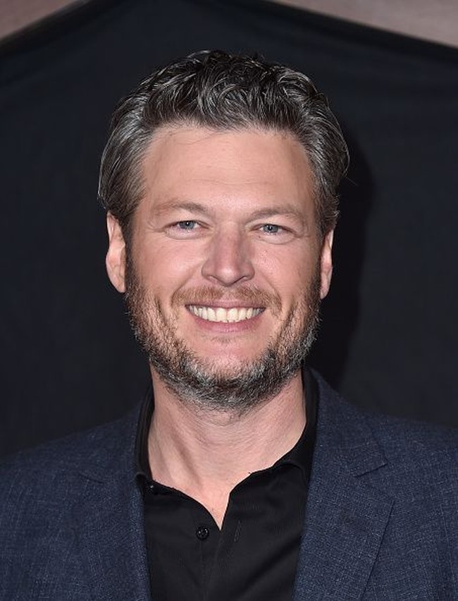 Hal tersebut mendapat reaksi beragam dari netizen, terutama para wanita. Beberapa mengatakan jika Blake kurang pantas menjadi Sexiest Man Alive karena kurang tampan dan membandingkannya dengan sejumlah seleb pria lain. Foto: Getty Images