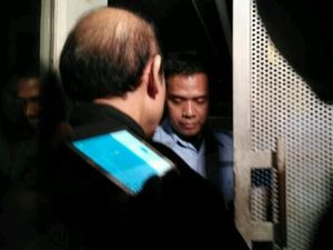 Pria di Rumah Novanto: Selamat Malam, Saya dari KPK
