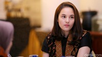 Namun aktris berusia 22 tahun itu tetap terlihat ramping dan cantik menawan.