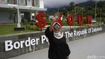 Melihat Aktivitas Pengunjung di PLBN Skouw