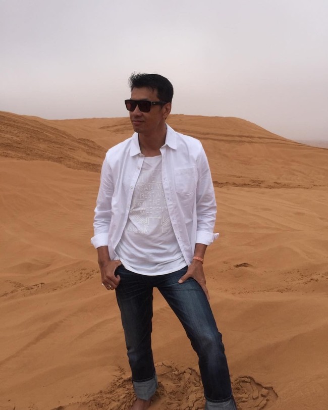 Dengan gayanya yang santai, membuat Eddie Foe makin mirip anak muda. Foto: dok. Instagram