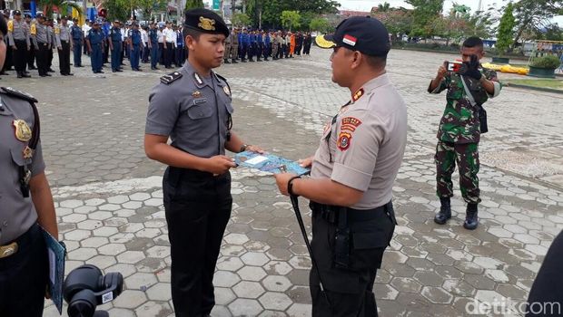 2 Polisi yang Selamatkan Ketua Pengadilan Baubau Dapat Penghargaan