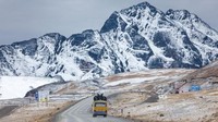 Mulai dari La Paz yang berada pada ketinggian 3.660 meter, Yungas menjadi jalan pertama yang berada pada ketinggian 4.650 meter, tepatnya berada di La Cumbre Pass (Feliipe Abreu/BBC)