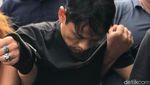 Terus Menunduk, Ini Potret Pelaku Kasus Mayat di Kampung Rambutan