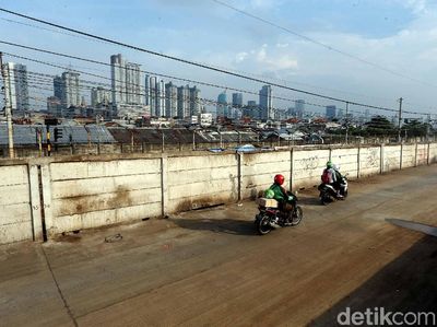 Jalan Inspeksi KBB Kini Bersih dari Gubuk Liar