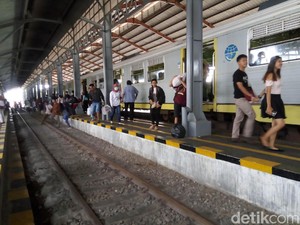 Tarif Kereta Ekonomi dan KRL Tidak Naik di 2018