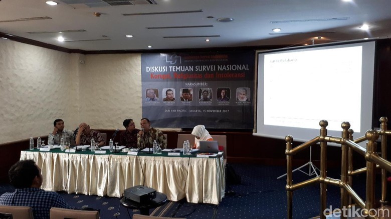 Survei LSI: 46,1% Warga Pernah Dimintai Uang atau Hadiah oleh Polisi Survei LSI: 46,1% Warga Pernah Dimintai Uang atau Hadiah oleh Polisi