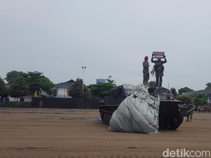 KSAL Beri Hadiah ke Penerjun yang Bisa Mendarat di Atas Panser