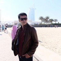 Gaya ayah Kevin Liliana bak seorang model. Ayah Eddie Foe pun pandai berpose fierce di depan kamera.  Foto: dok. Instagram