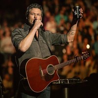 Saat kecil penyanyi country Blake Shelton sangat suka menangkap serangga dan kodok lalu membawanya ke rumah. Ibunya pun menjuluki tunangan Gwen Stefani ini denga Toad alias kodok. Foto: Instagram/blakeshelton