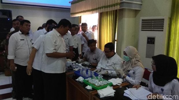 Tes urin kepada 1.127 PNS di Karawang