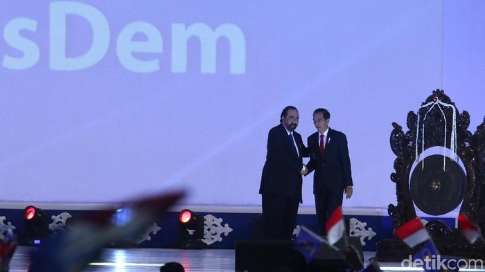 Presiden Joko Widodo membuka Rapat Kerja Nasional (Rakernas) ke-4 Partai NasDem di Kemayoran, Jakarta, Rabu (15/11).