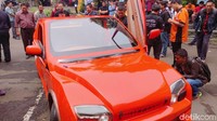 Evhero berasal dari dua kata yakni EV dan Hero. EV merupakan akronim Electric Vehicle, sementara Hero berarti pahlawan yang mencerminkan semangat menuju masa depan yang lebih baik.