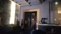 Setelah sidang paripurna, Novanto tak terlihat lagi. Sekjen Golkar Idrus Marham dan pengacara Novanto, Fredrich Yunadi, sempat datang ke ruang kerja Novanto di DPR, lalu pergi pada sore hari. Namun Novanto tak terlihat. Ditunggu hingga petang, Novanto tak juga terlihat di DPR. (Kanavino/detikcom)