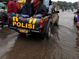 Banjir, Jalan Raya Dayeuhkolot Bandung Lumpuh