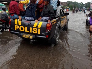 Banjir, Jalan Raya Dayeuhkolot Bandung Lumpuh