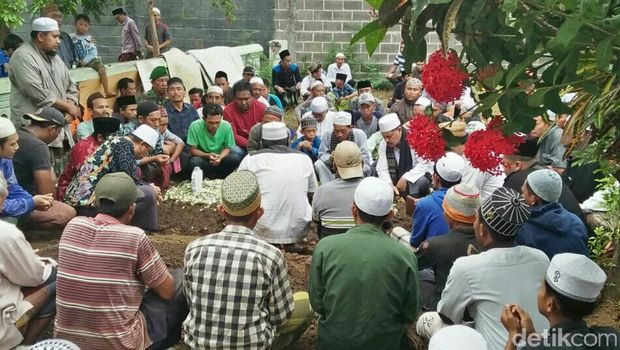 Mantan Ketua DPRD Jatim Fathorrasjid Tutup Usia