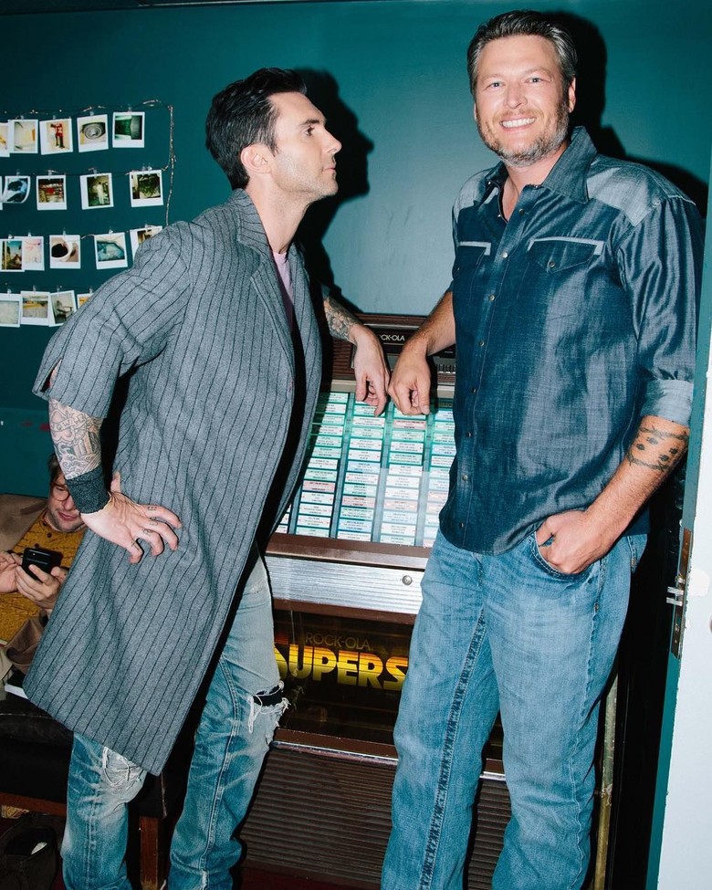Kebersamaan Adam Levine dan Blake Shelton. Foto: Getty Images/Instagram Kebersamaan Adam Levine dan Blake Shelton. Foto: Getty Images/Instagram