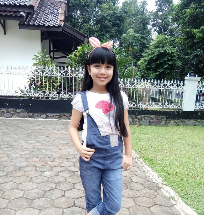 Qheyla Zavyera Valendro yang akrab disapa Qheyla, artis cilik ini memerankan tokoh bernama Debbie di sinetron populer Dunia Terbalik. Sebelumya ia pernah berperan di sinetron berjudul Putri Bidadari dengan memerankan tokoh bernama Putri. Foto: Instagram