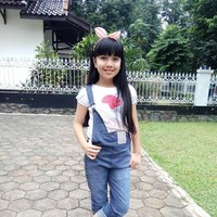 Qheyla Zavyera Valendro yang akrab disapa Qheyla, artis cilik ini memerankan tokoh bernama Debbie di sinetron populer Dunia Terbalik. Sebelumya ia pernah berperan di sinetron berjudul Putri Bidadari dengan memerankan tokoh bernama Putri. Foto: Instagram