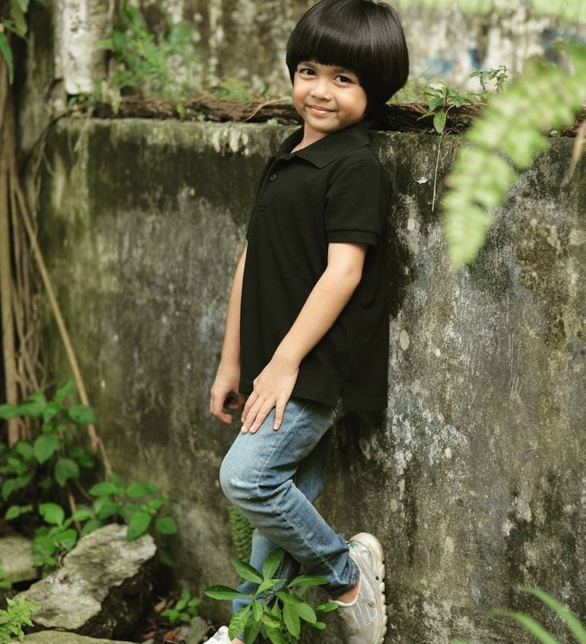 .Jericho Septian Gowtawa selain pandai berakting ia juga piawai saat berpose di depan kamera. Salah satu sinetron yang dibintanginya berjudul Bintang di Hatiku. Foto: Instagram