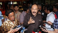 Sama sekali nggak ada (penyidik KPK di ruang perawatan Setya Novanto, red), hari ini (18/11) bersih, ujar Fredrich menceritakan tak ada yang menunggui Novanto di rumah sakit, kemarin. (Foto: Lamhot Aritonang)