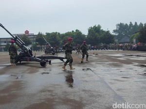 Parade Operasi Amfibi ditampilkan di Perayaan HUT Marinir ke-72