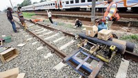 Kemenhub melalui Ditjen Perkeretaapian menambah jalur dari yang semula hanya dua jalur menjadi empat jalur.