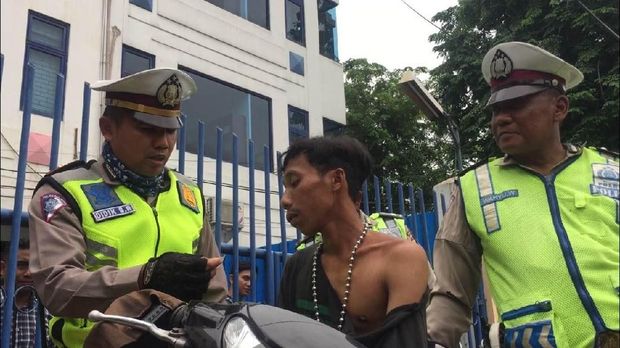 Kabur Saat Razia, Pria Ini Ternyata Bawa Obat Penenang
