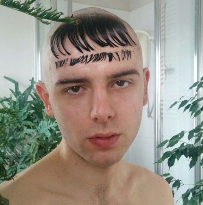 Rambut berbentuk kepalan tangan yang menyatu dengan motif di kemeja. Foto: Istimewa