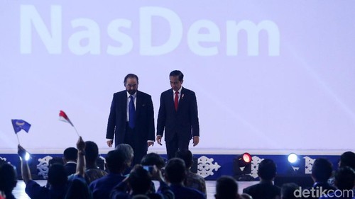 Partai NasDem resmi mendeklarasikan Jokowi untuk kembali maju sebagai capres 2019. Deklarasi itu diumumkan oleh Ketua Umum Partai NasDem Surya Paloh dalam pembukaan Rakernas ke-4 Partai NasDem di Kemayoran, Jakarta, Rabu (15/11/2017).