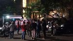 KPK Datang, Begini Ketatnya Pengawalan Polisi di Rumah Novanto