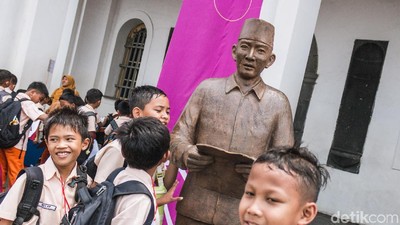 Wow! Banyak Patung Soekarno di Kota Tua