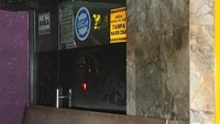 Tidak ada aktivitas keluar masuk pengunjung dari pintu masuk di lantai 6. 