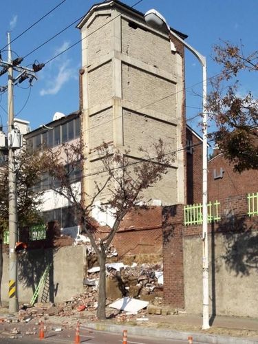 Salah satu kerusakan akibat gempa 5,4 SR di Korsel