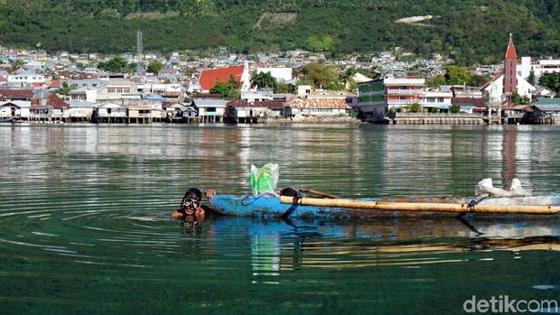 Berpapasan dengan nelayan lokal (Wahyu/detikTravel)