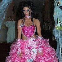 Perasaan hati yang sedang sangat jatuh cinta kepada pasangannya bisa diutarakan lewat gaun ini. Foto: Istimewa