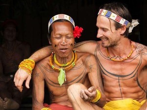 Pria Asal Melbourne Hidup 8 Tahun Bersama Suku Mentawai