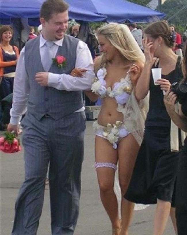 Gaun bikini super seksi untuk pengantin yang menggelar pernikahan di pantai. Foto: Istimewa